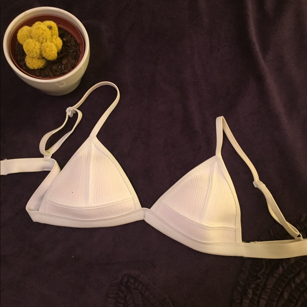 White Triangl Top 💕